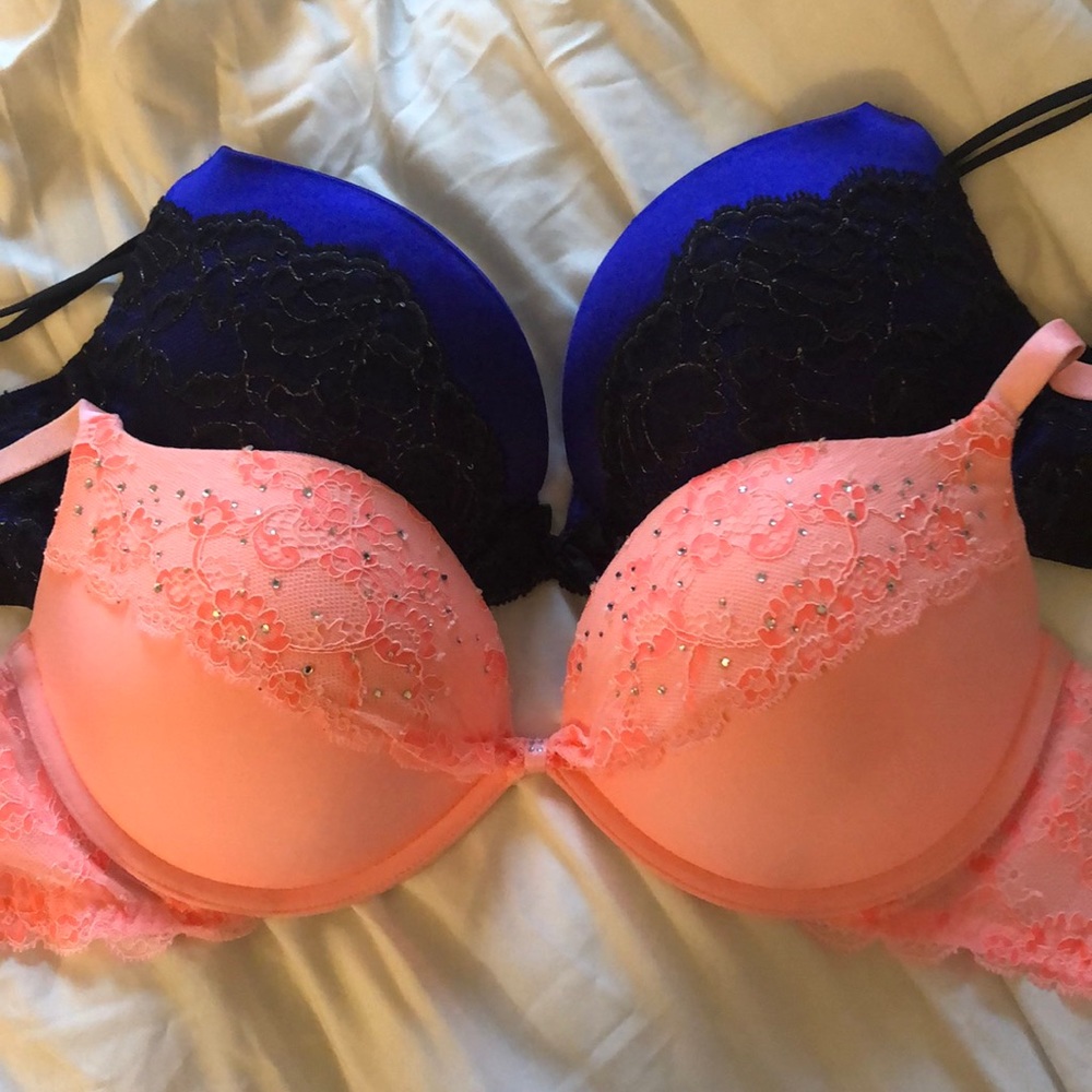 2 Victoria’s Secret bras